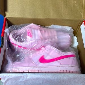 Womens Nike Triple Pink Low dunks sneakers